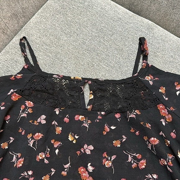 Rewind Size Large Babydoll Blouse Black with Floral Accents - Picture 4 of 5